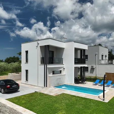 Sunshine Dvori Villa