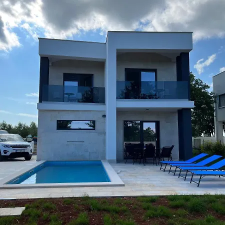 Sunshine Dvori Villa *
